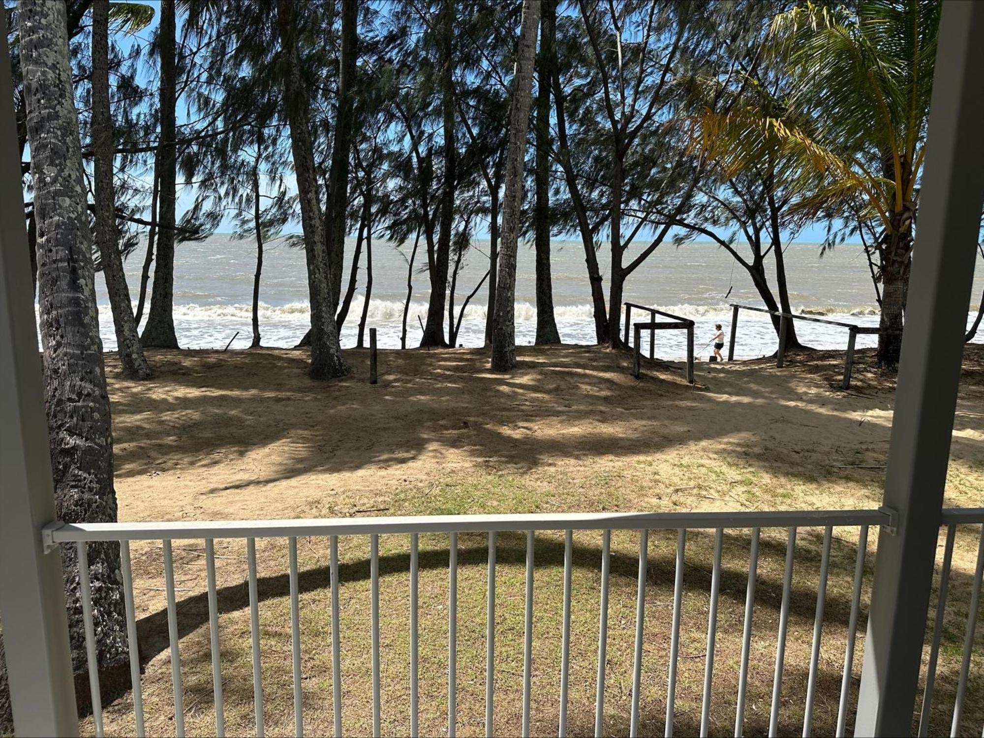 Ellis Beach Oceanfront Holiday Park Hotel Palm Cove Exterior photo